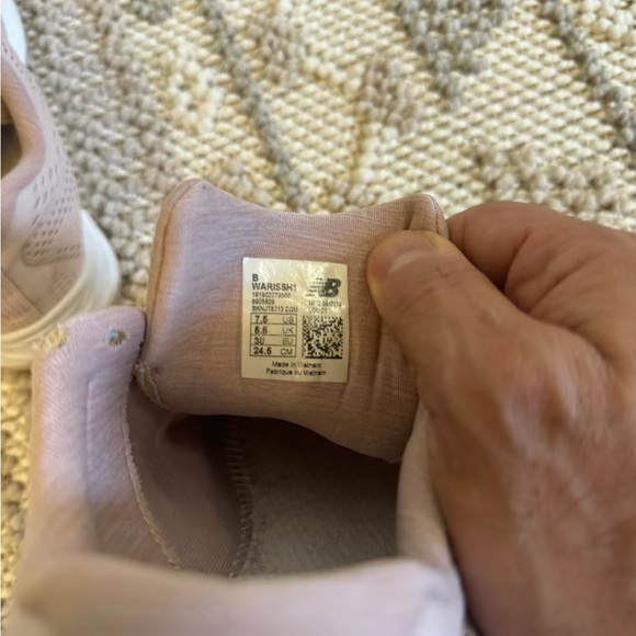 Good new balance sneaker - Picture 5 of 8